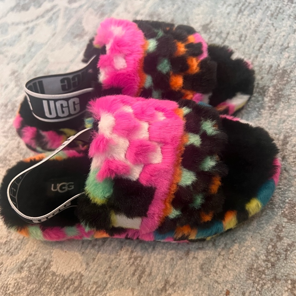 Uggs Fluff Yeah Slide Checks
Size 1 kids
Worn once
Great Condition!